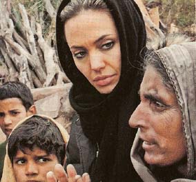 Angelina Jolie et les sinistrés du Cashemire