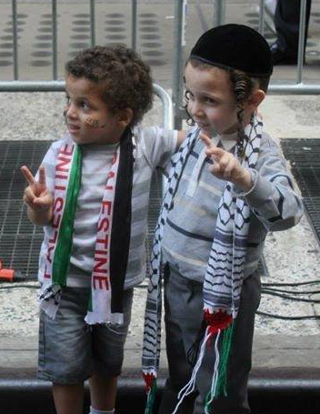 Un enfant juif et un enfant musulman