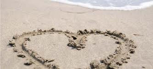 cœur sur plage